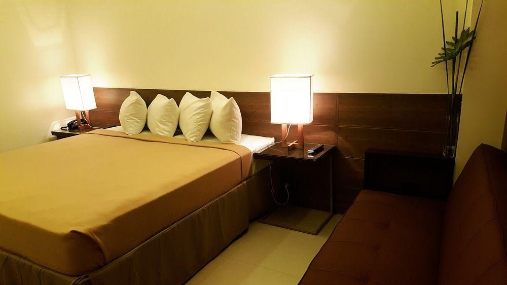 Selah Garden Hotel Manila Pasay Bagian luar foto