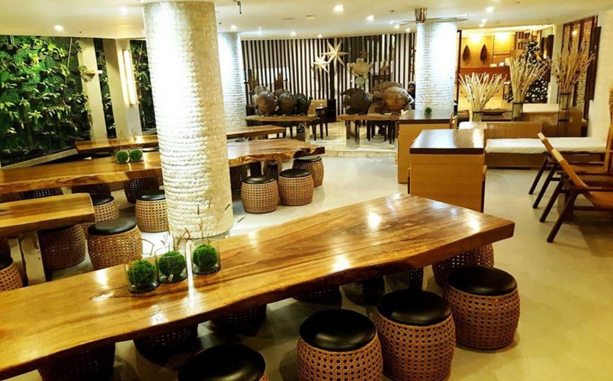 Selah Garden Hotel Manila Pasay Bagian luar foto